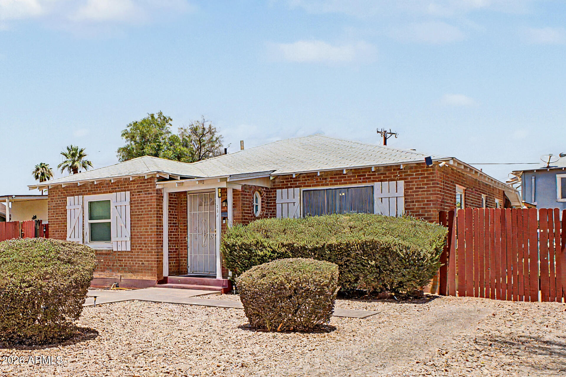 326 W PINKLEY Avenue