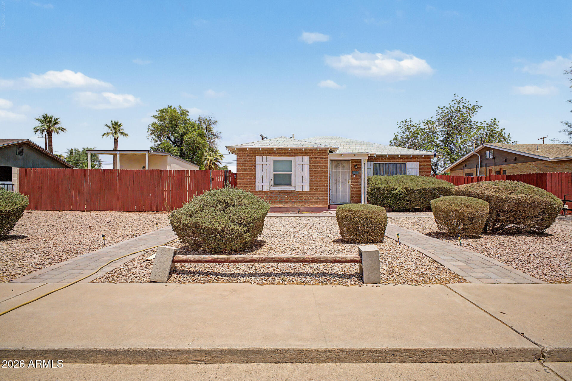 326 W PINKLEY Avenue