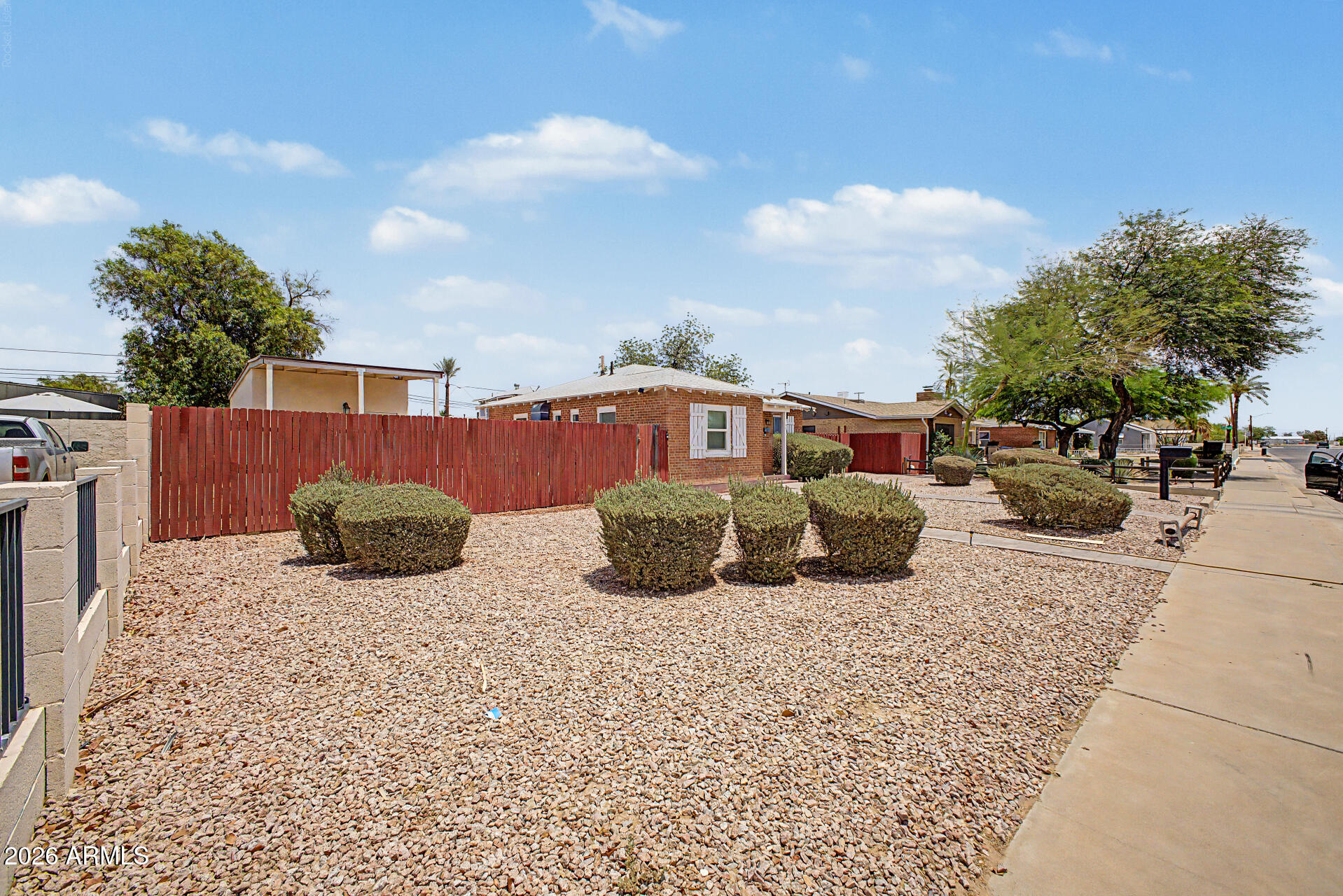 326 W PINKLEY Avenue