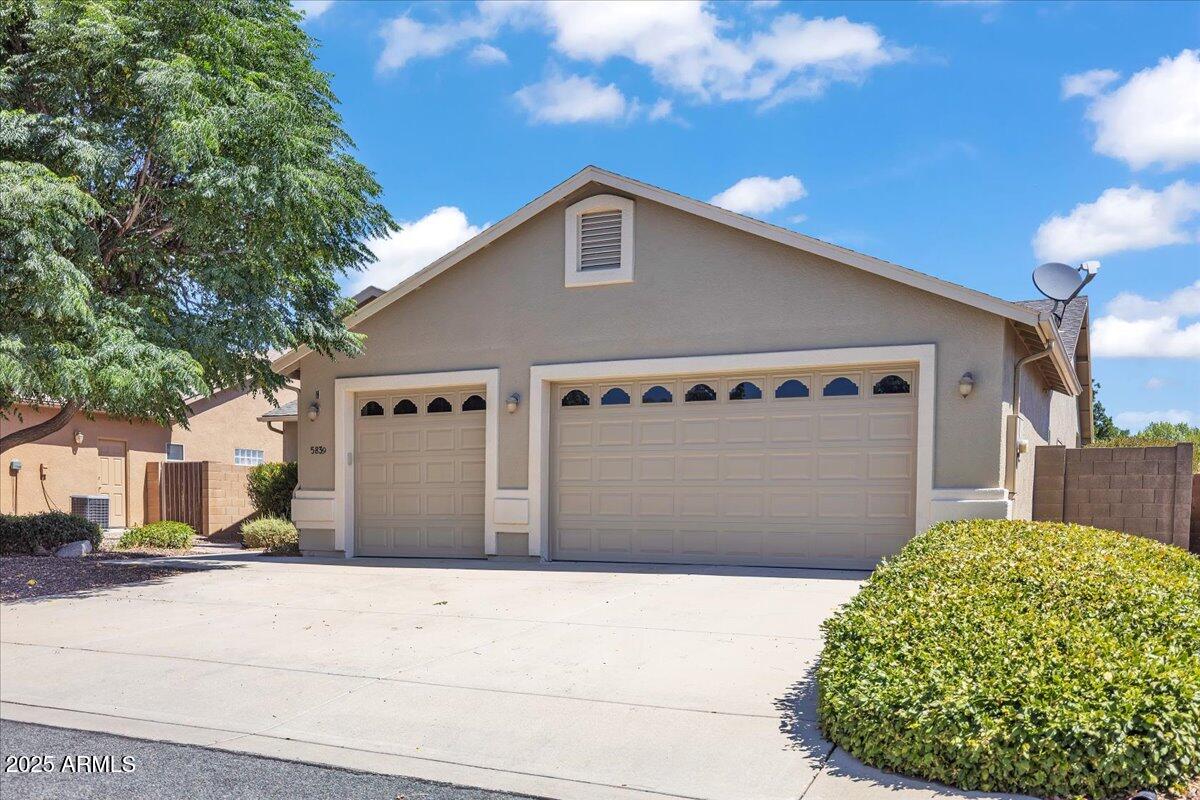5839 N Gallery Lane