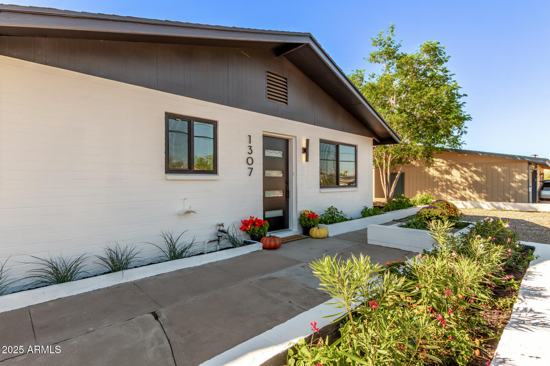 Homes for Sale in Queen Creek Arizona 4 1307 E DUNLAP Avenue