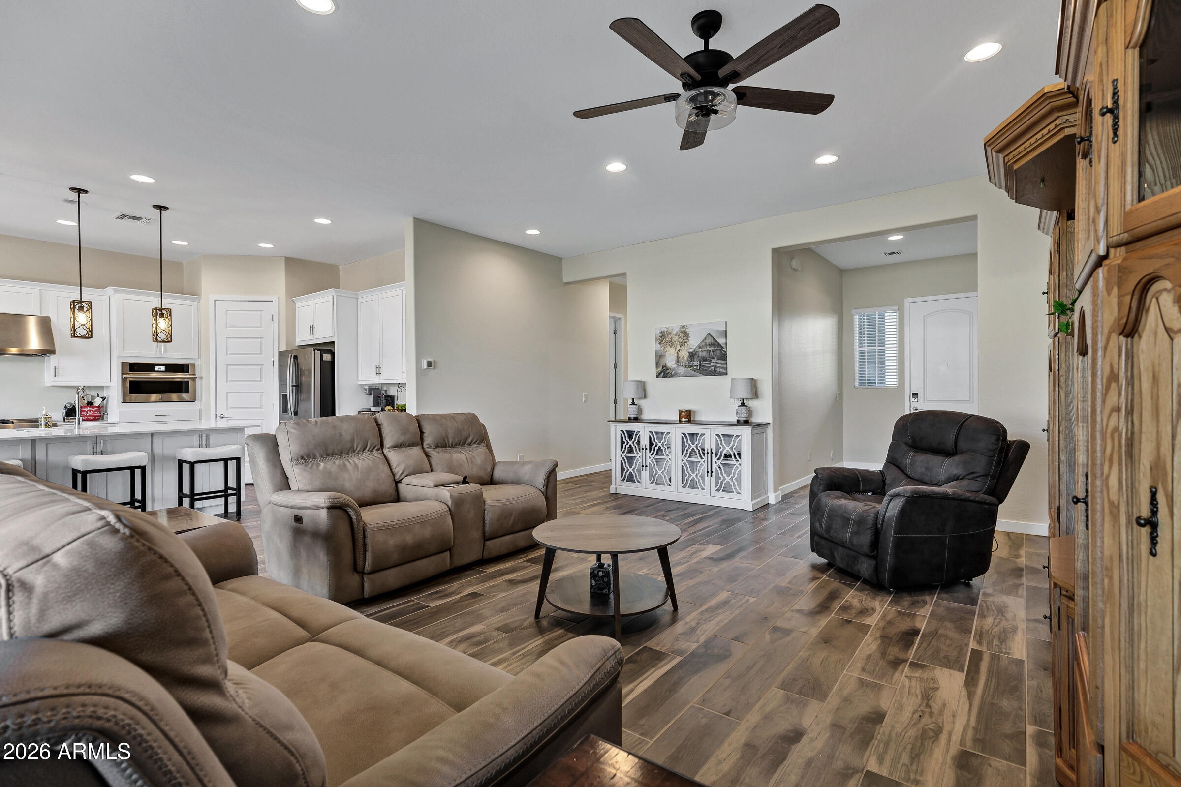 3228 E SADDLETREE Way