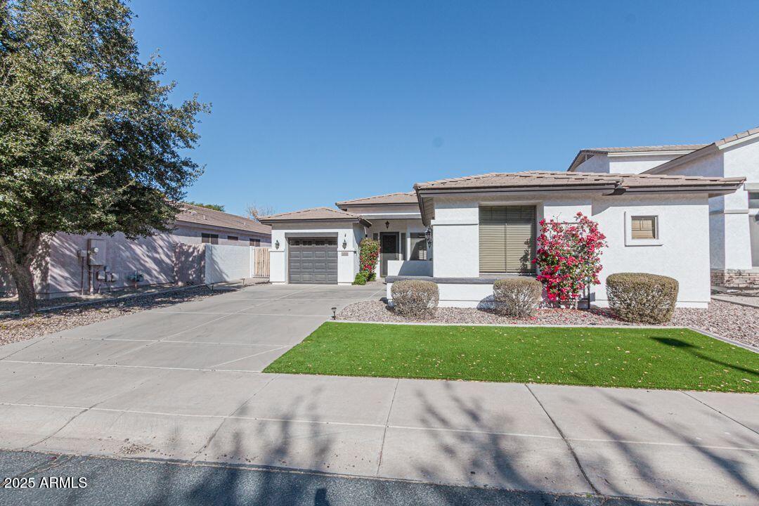 862 E GEMINI Place