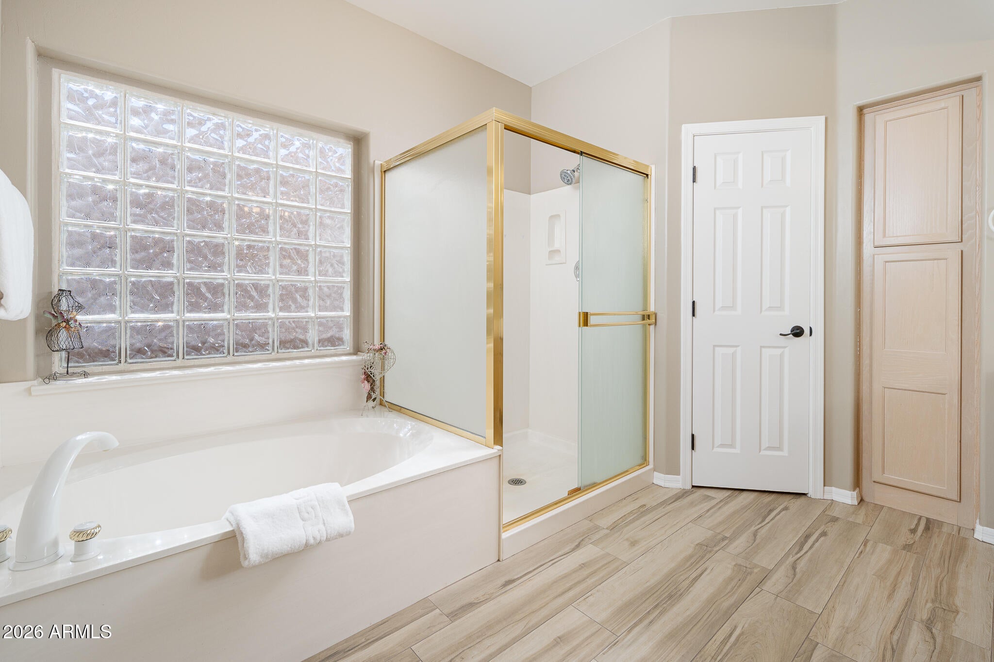 6037 W ROBIN Lane