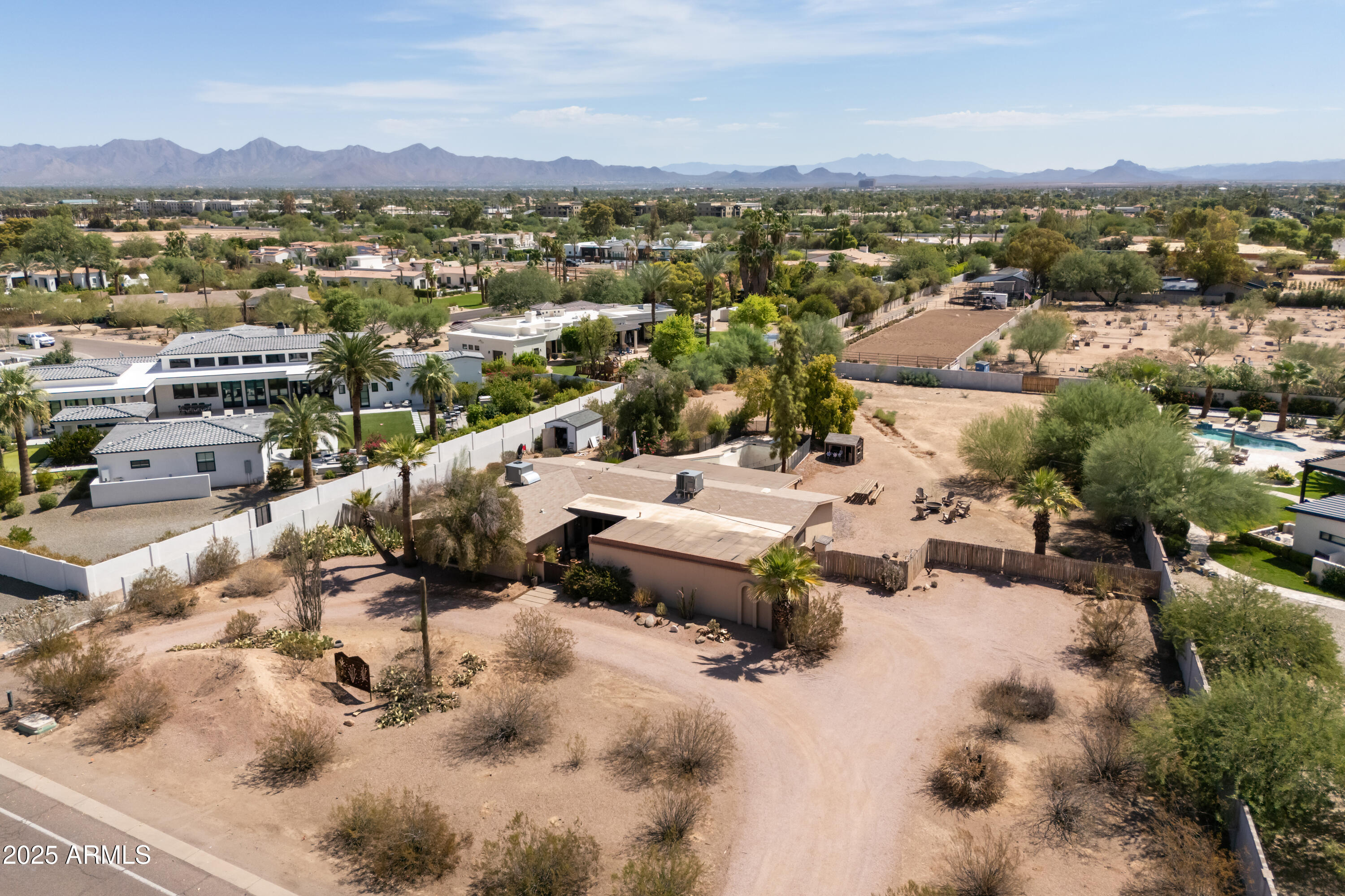 6021 N MOCKINGBIRD Lane