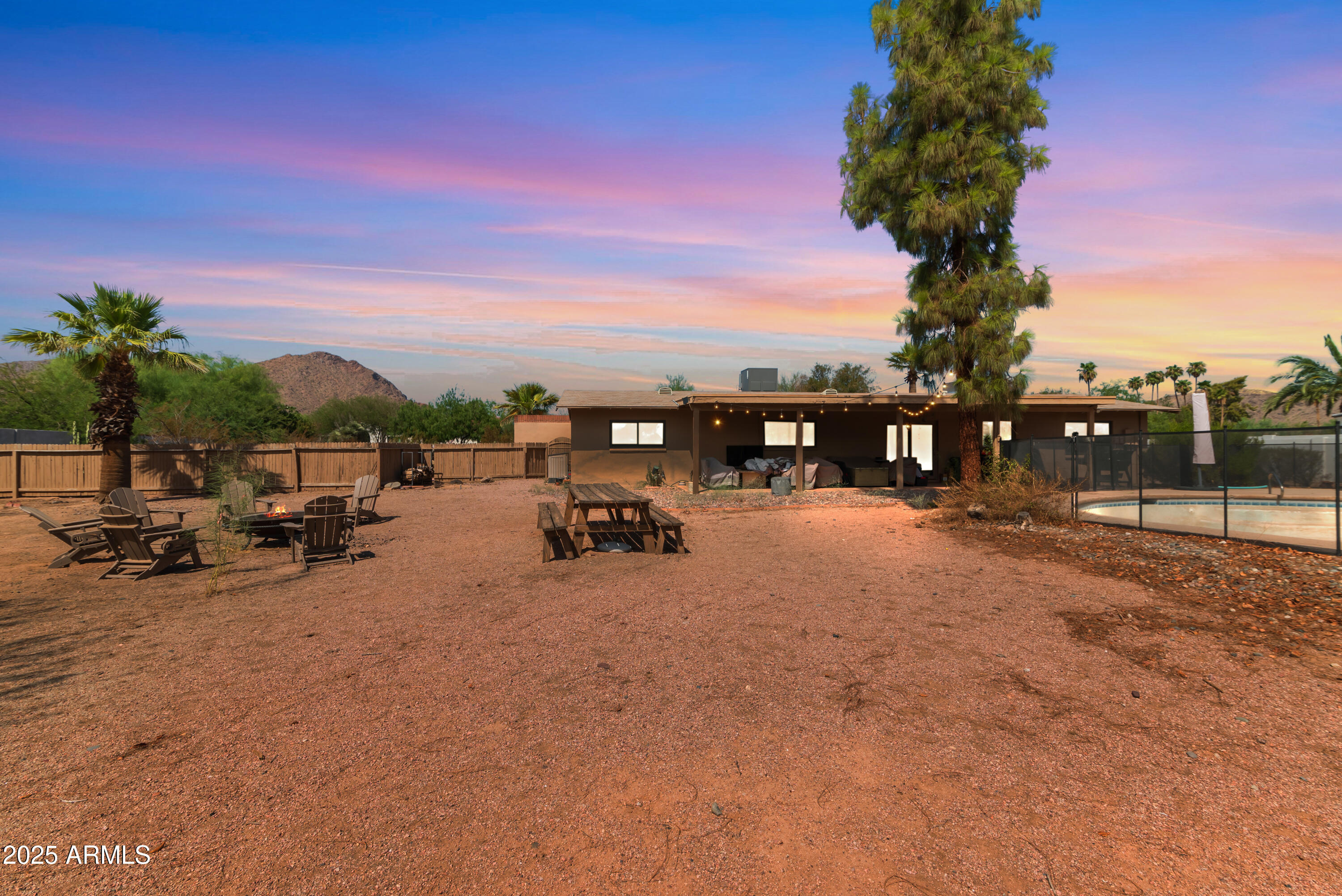 6021 N MOCKINGBIRD Lane