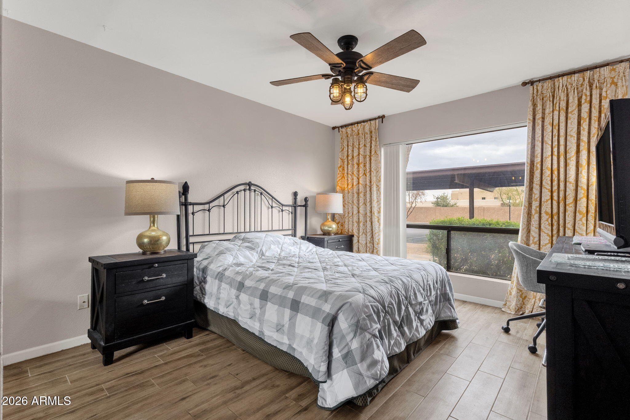 8651 E ROYAL PALM Road 127