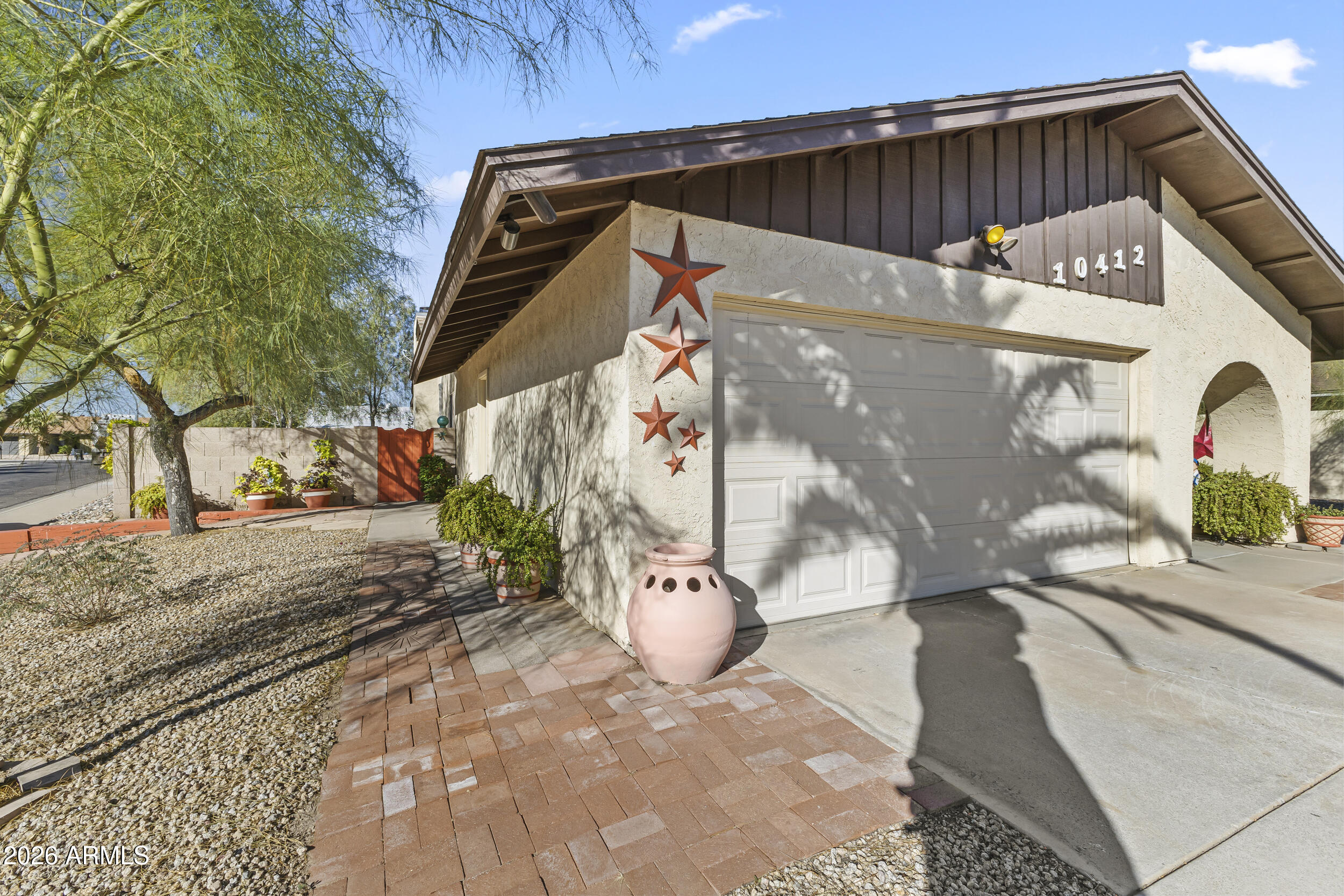 10412 W HAZELWOOD Avenue