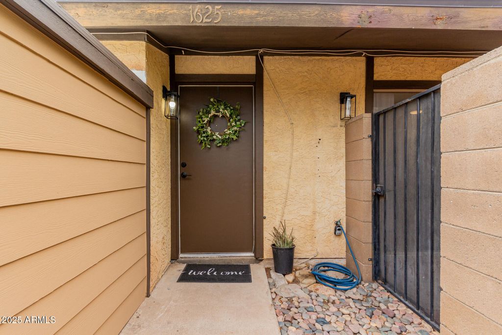 Photo of 1625 W Village Way, Tempe, AZ 85282 (MLS # 6915873)