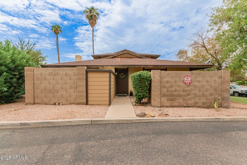 Photo of 1625 W Village Way, Tempe, AZ 85282 (MLS # 6915873)