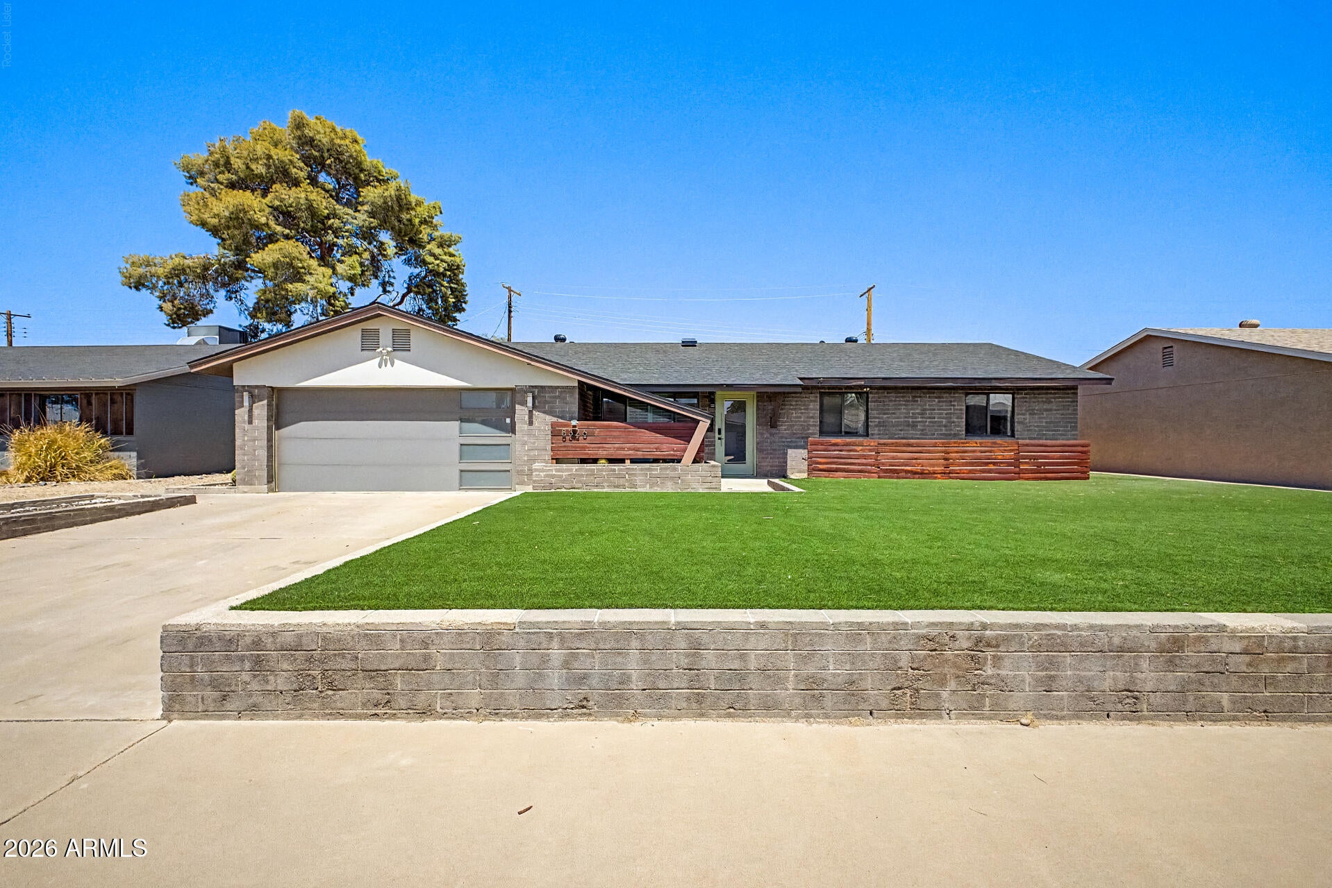 8326 E HUBBELL Street