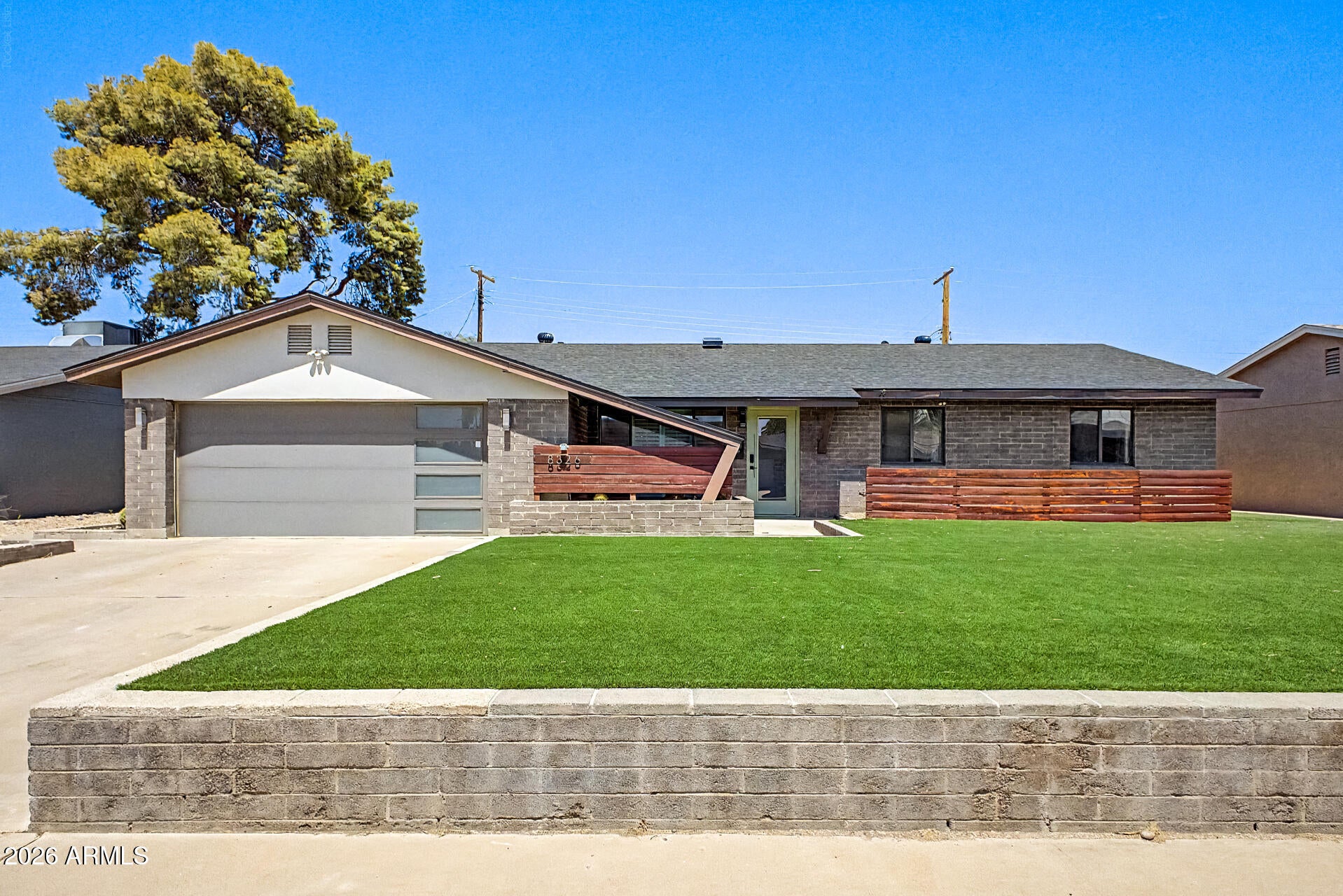 8326 E HUBBELL Street
