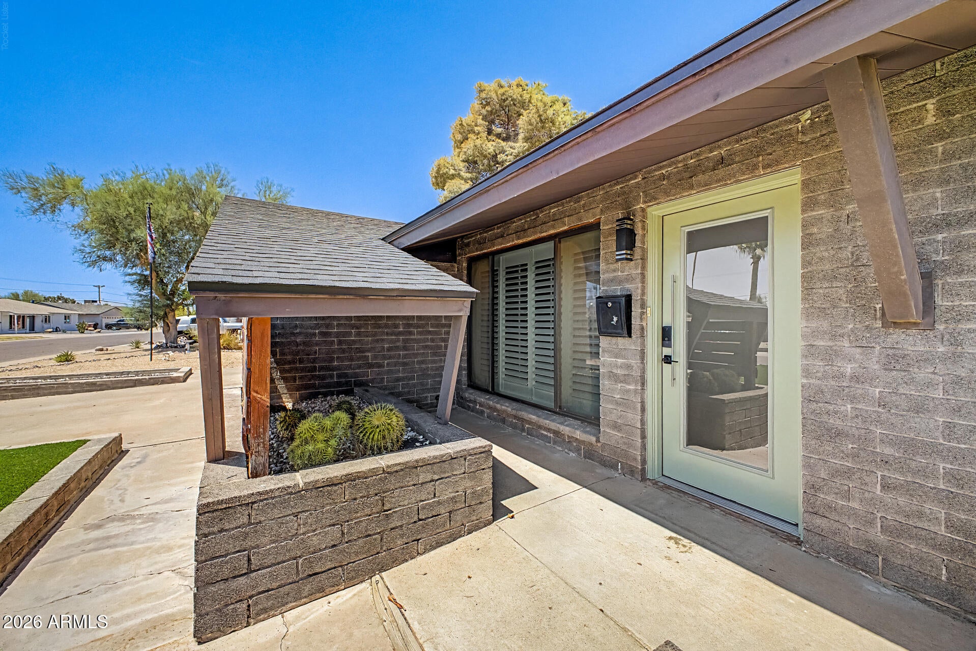 8326 E HUBBELL Street