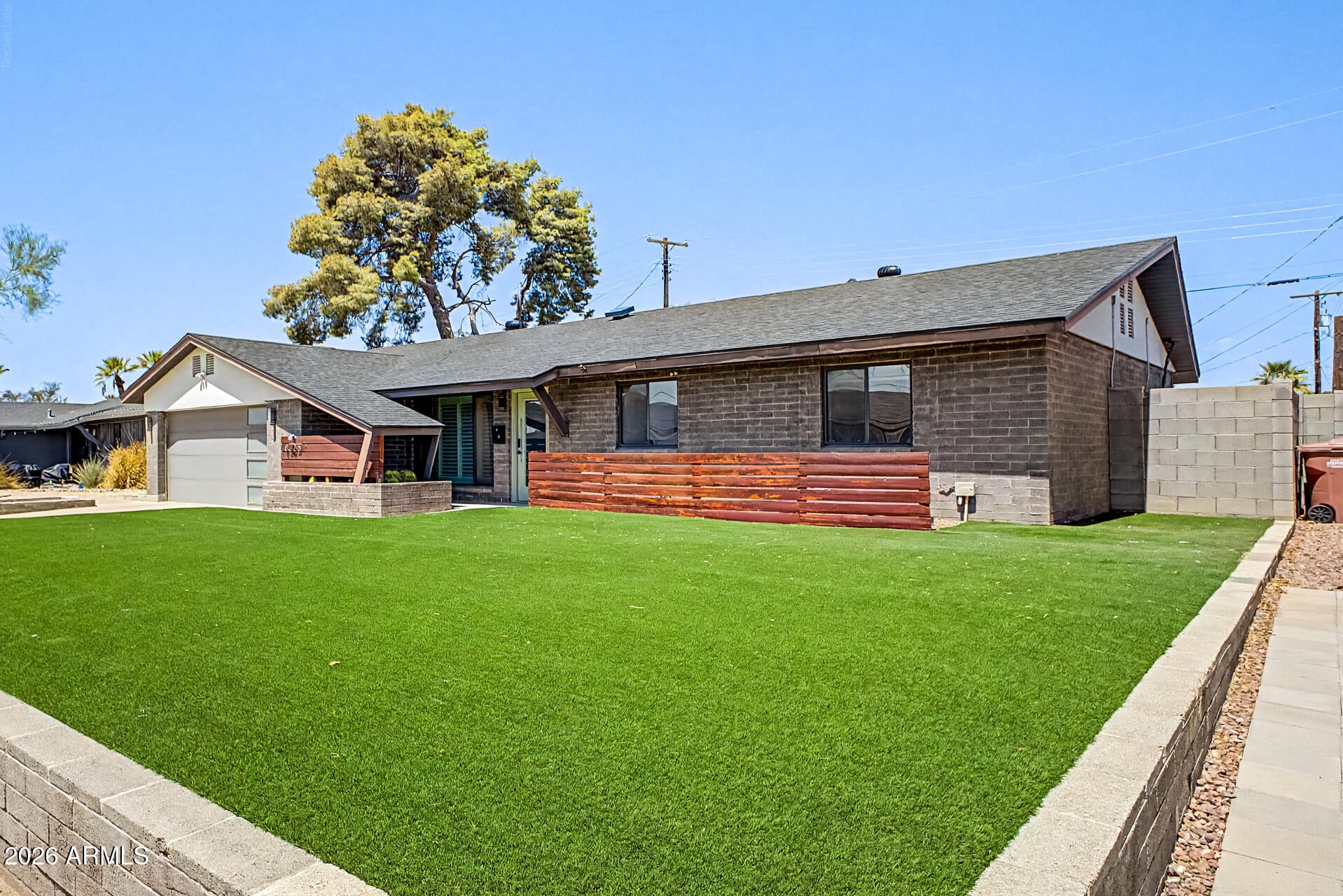 8326 E HUBBELL Street
