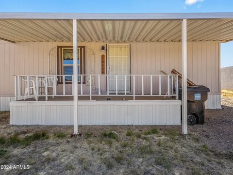 A home in Peeples Valley