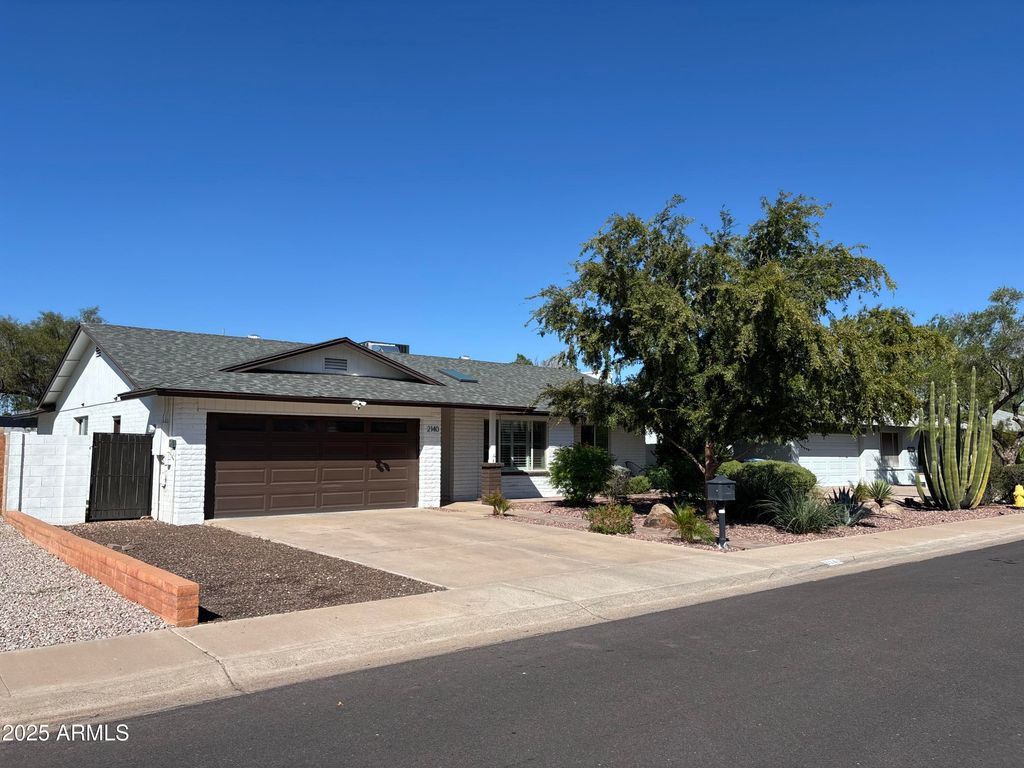 Photo of 2140 E Apollo Avenue, Tempe, AZ 85283 (MLS # 6927695)