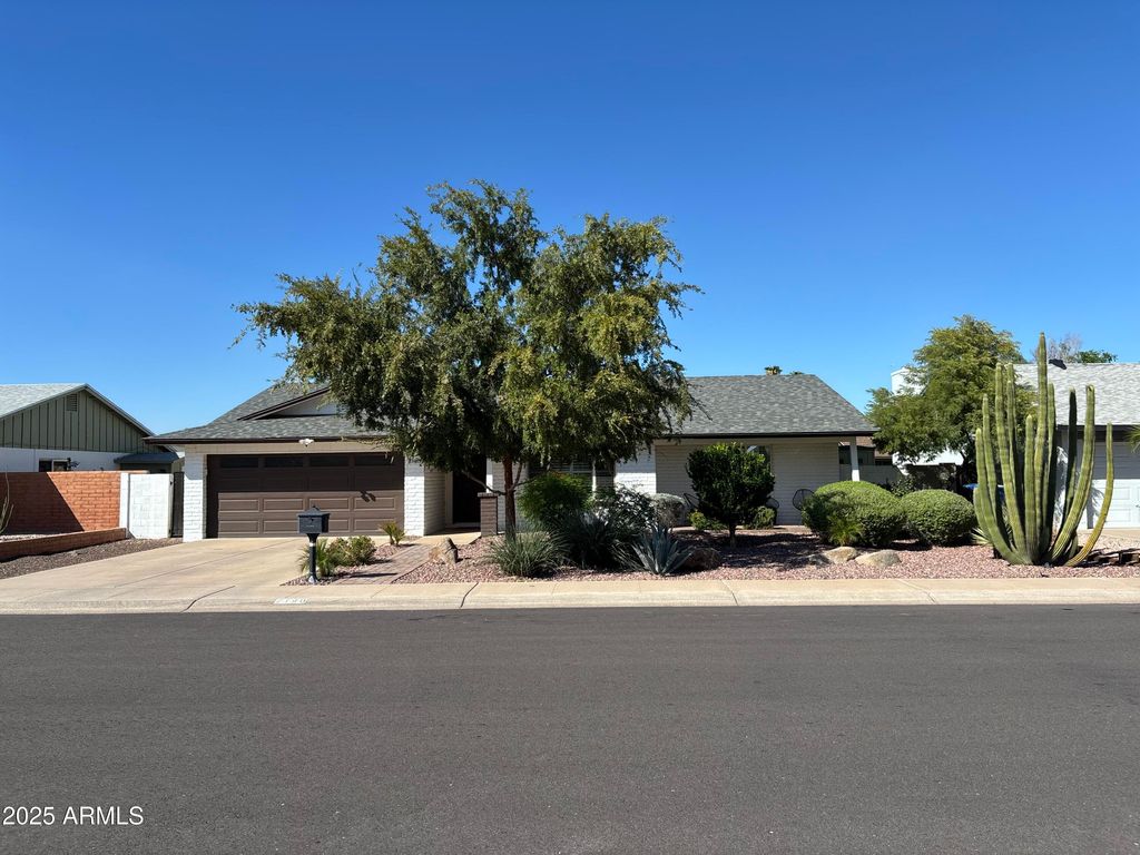 Photo of 2140 E Apollo Avenue, Tempe, AZ 85283 (MLS # 6927695)