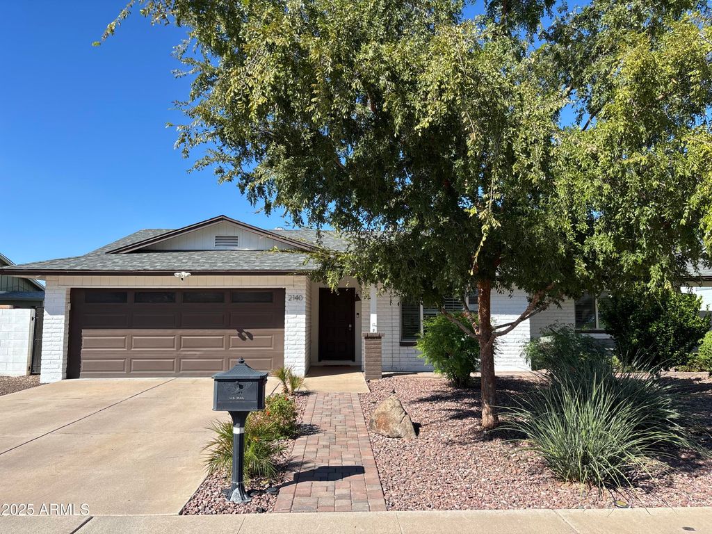 Photo of 2140 E Apollo Avenue, Tempe, AZ 85283 (MLS # 6927695)
