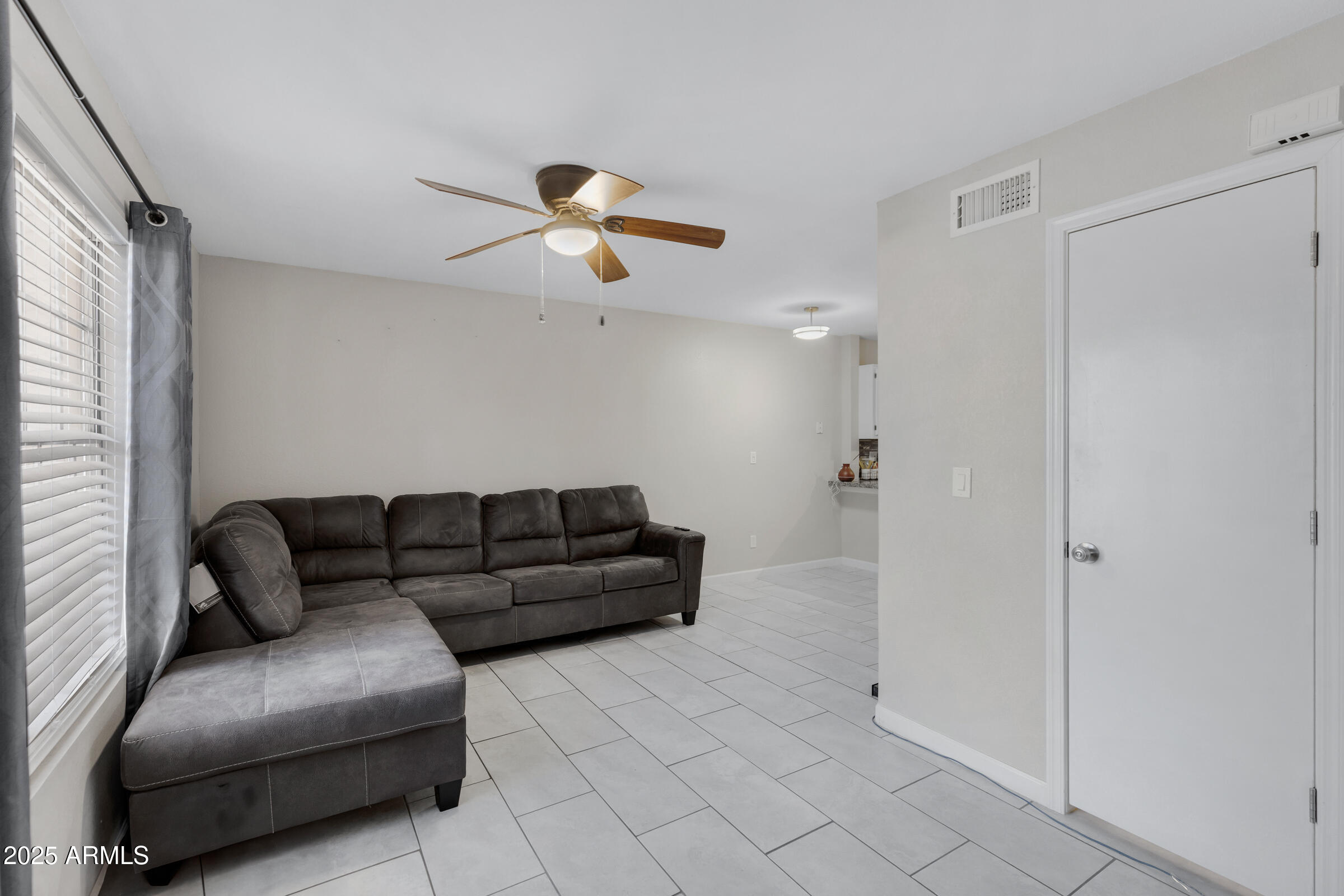 625 S WESTWOOD -- 102
