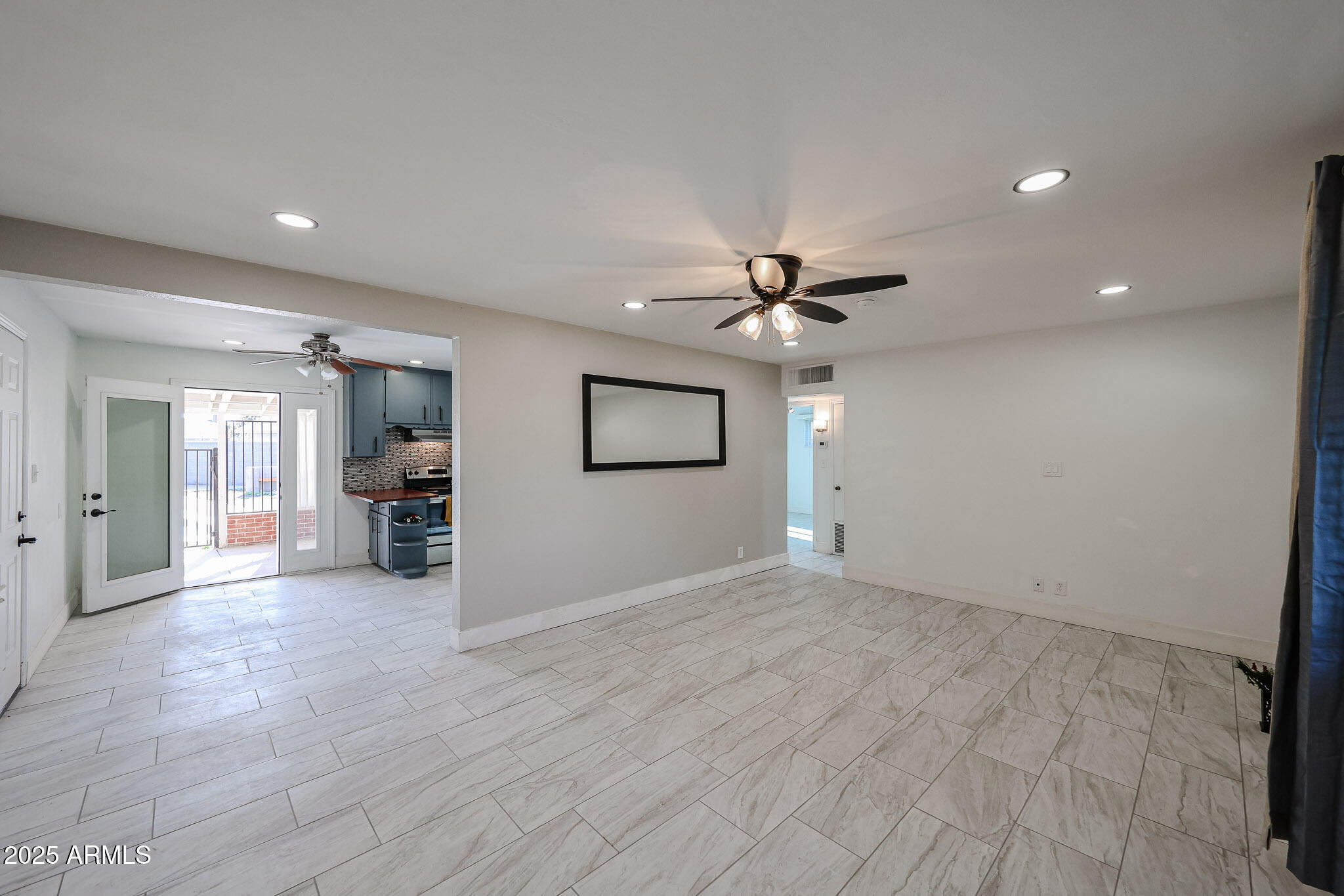 2317 W WHITTON Avenue