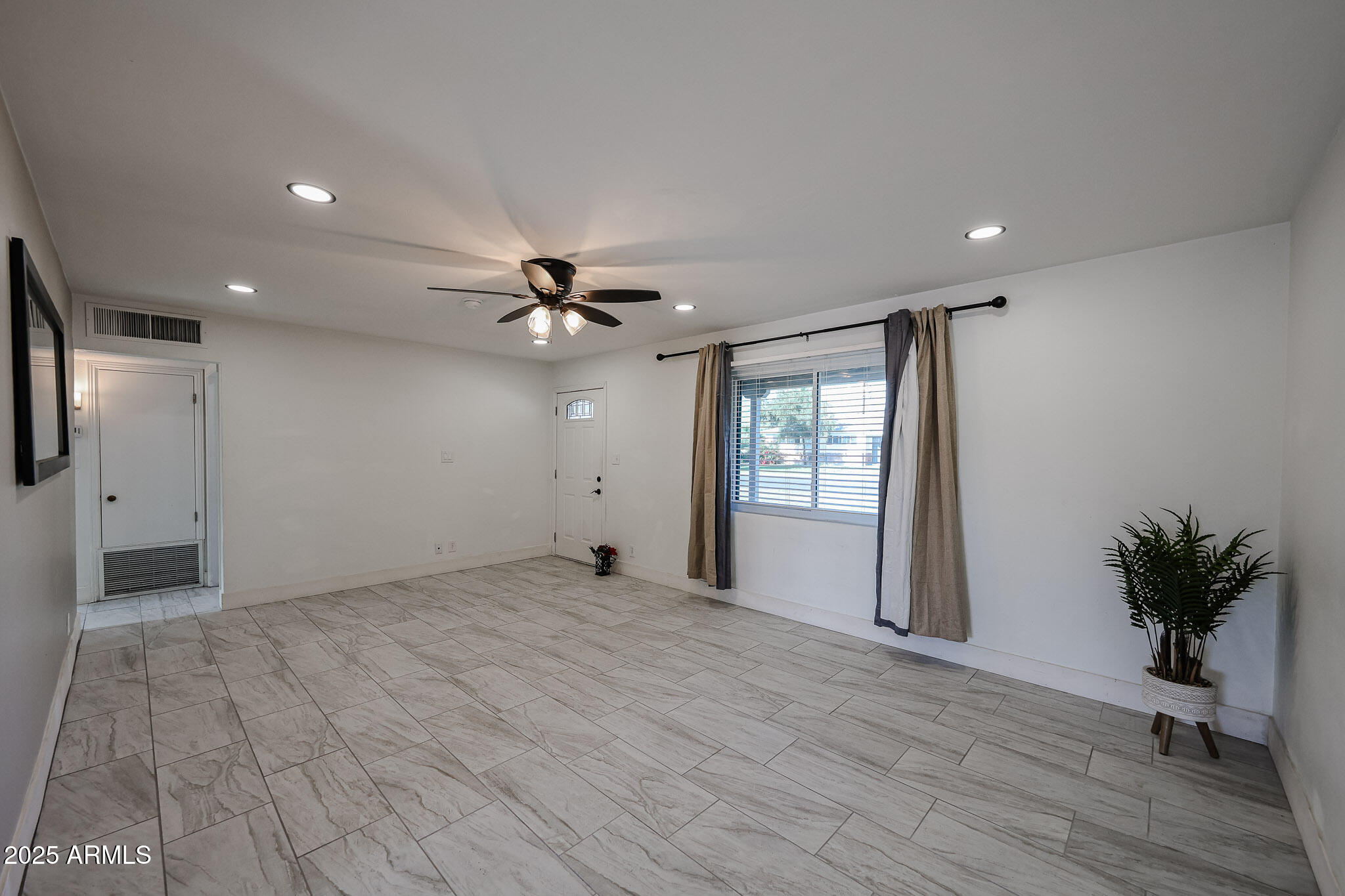 2317 W WHITTON Avenue