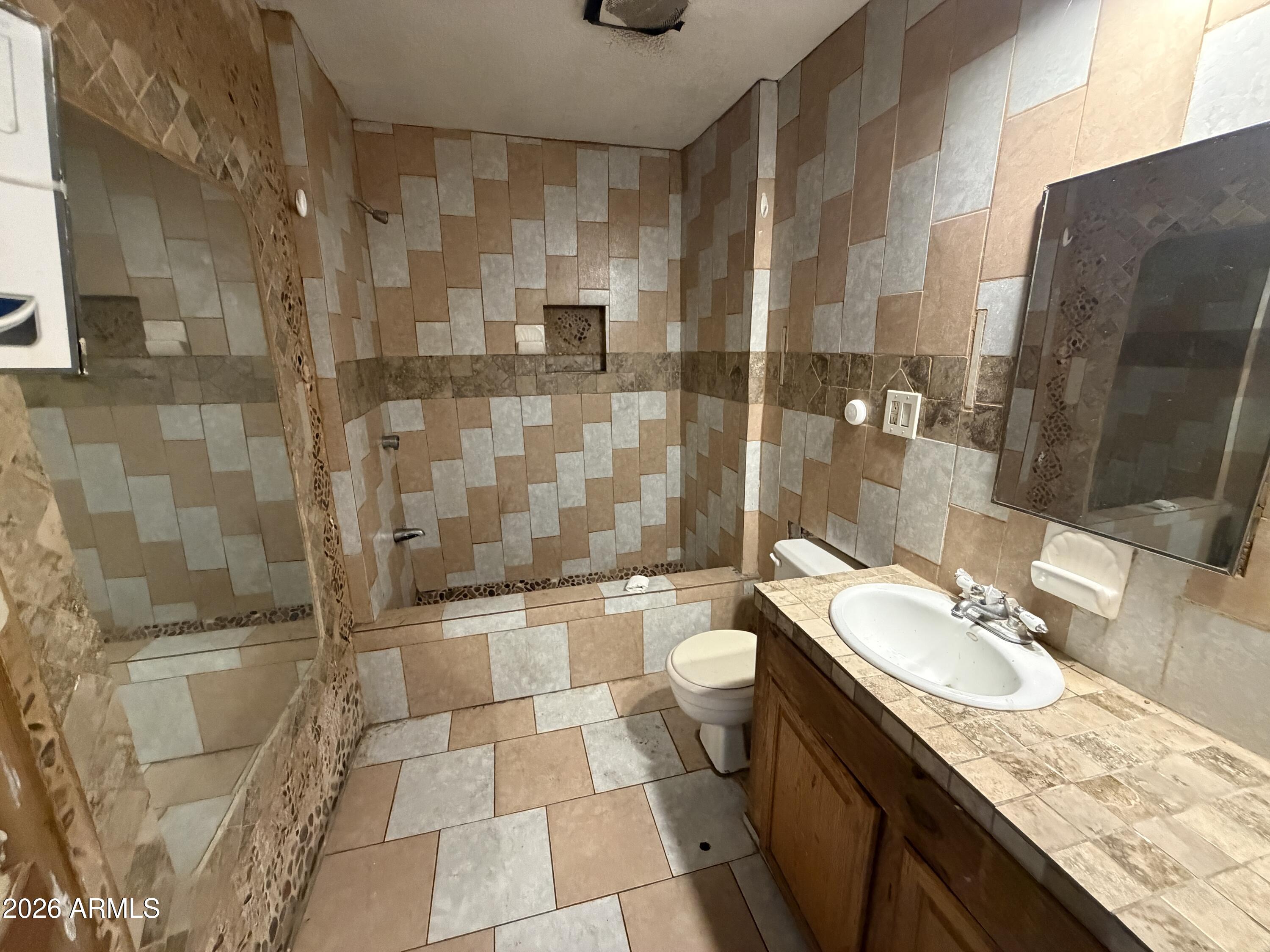 2201 W COOLIDGE Street