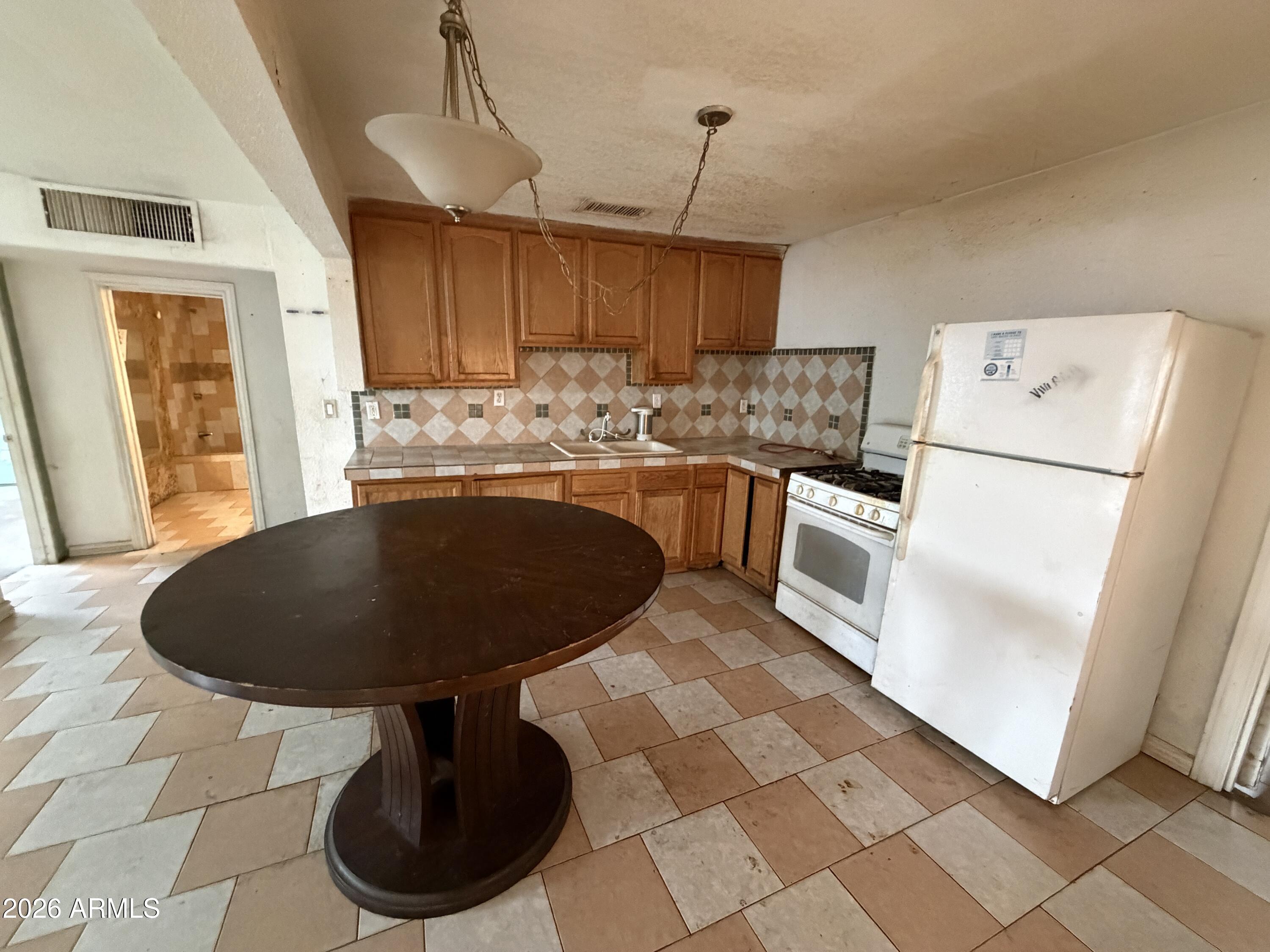 2201 W COOLIDGE Street