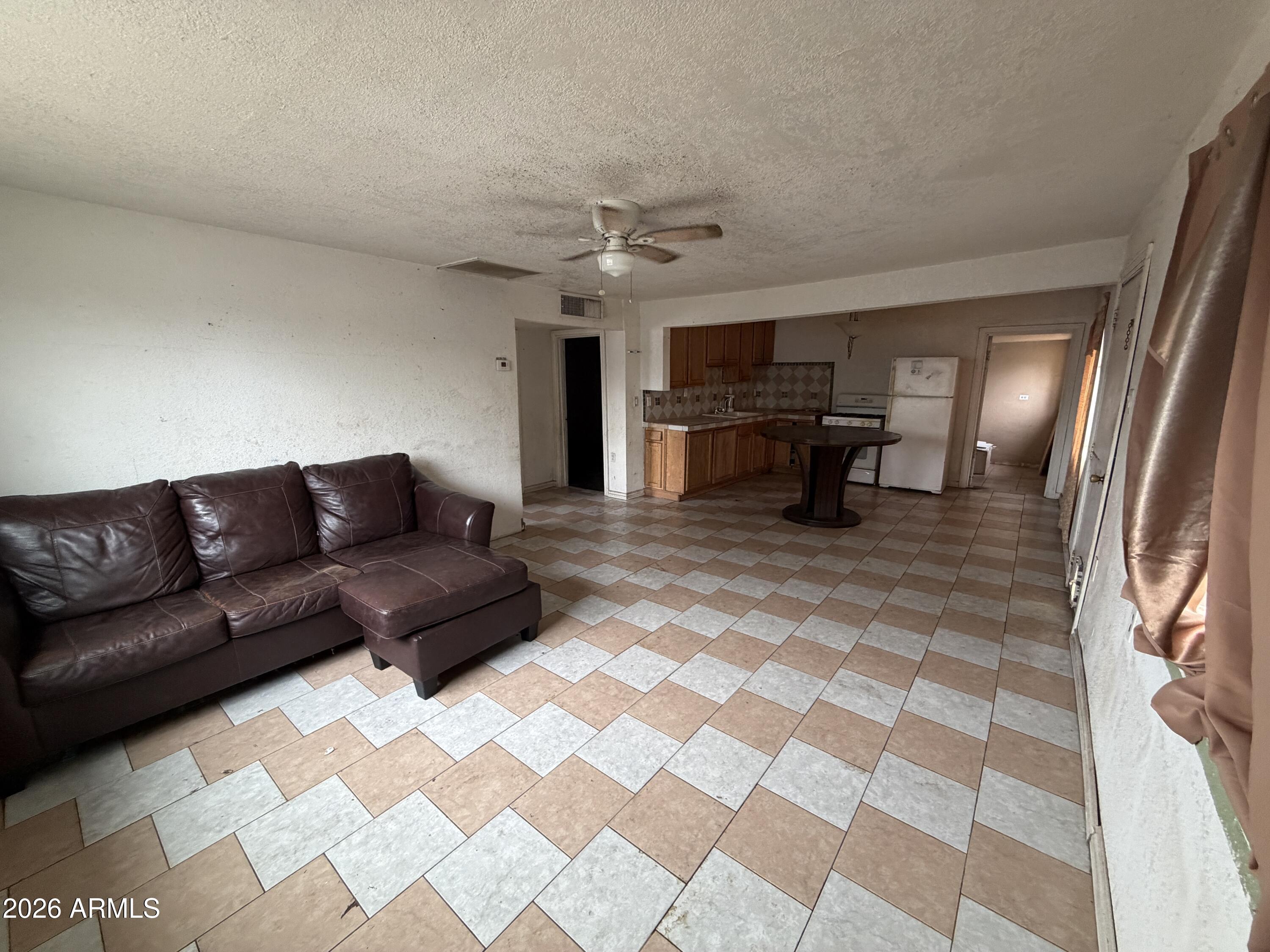 2201 W COOLIDGE Street