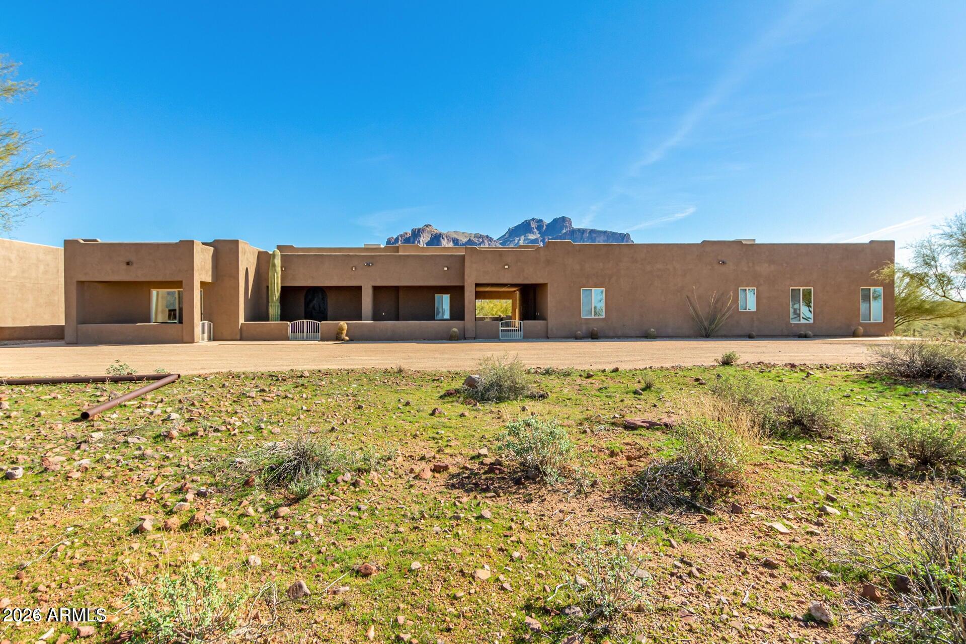 3285 N MOUNTAIN VIEW Road