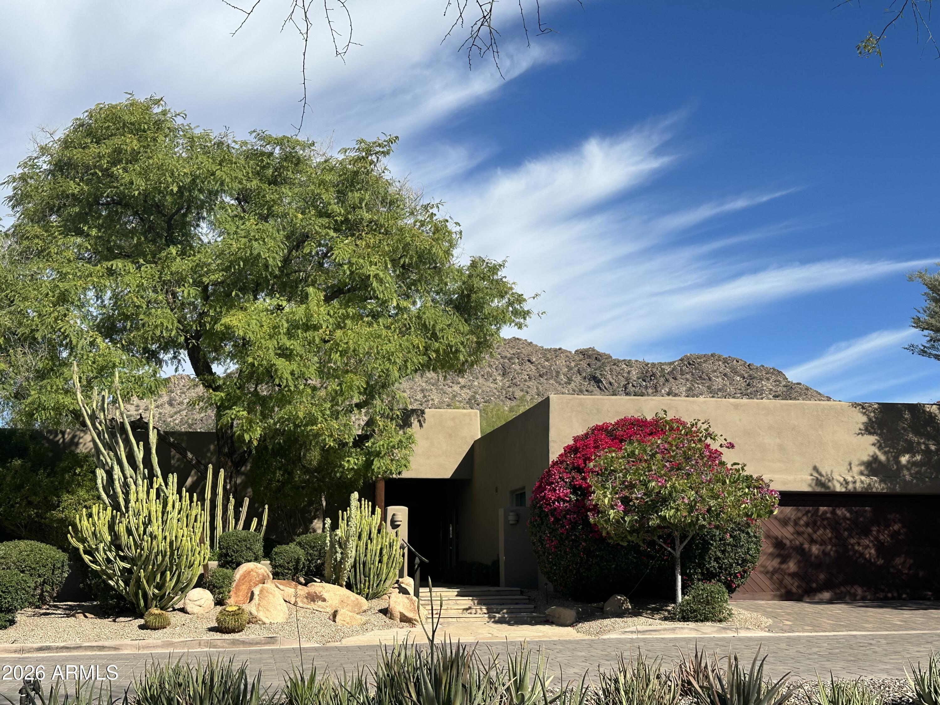 5434 E LINCOLN Drive E 1