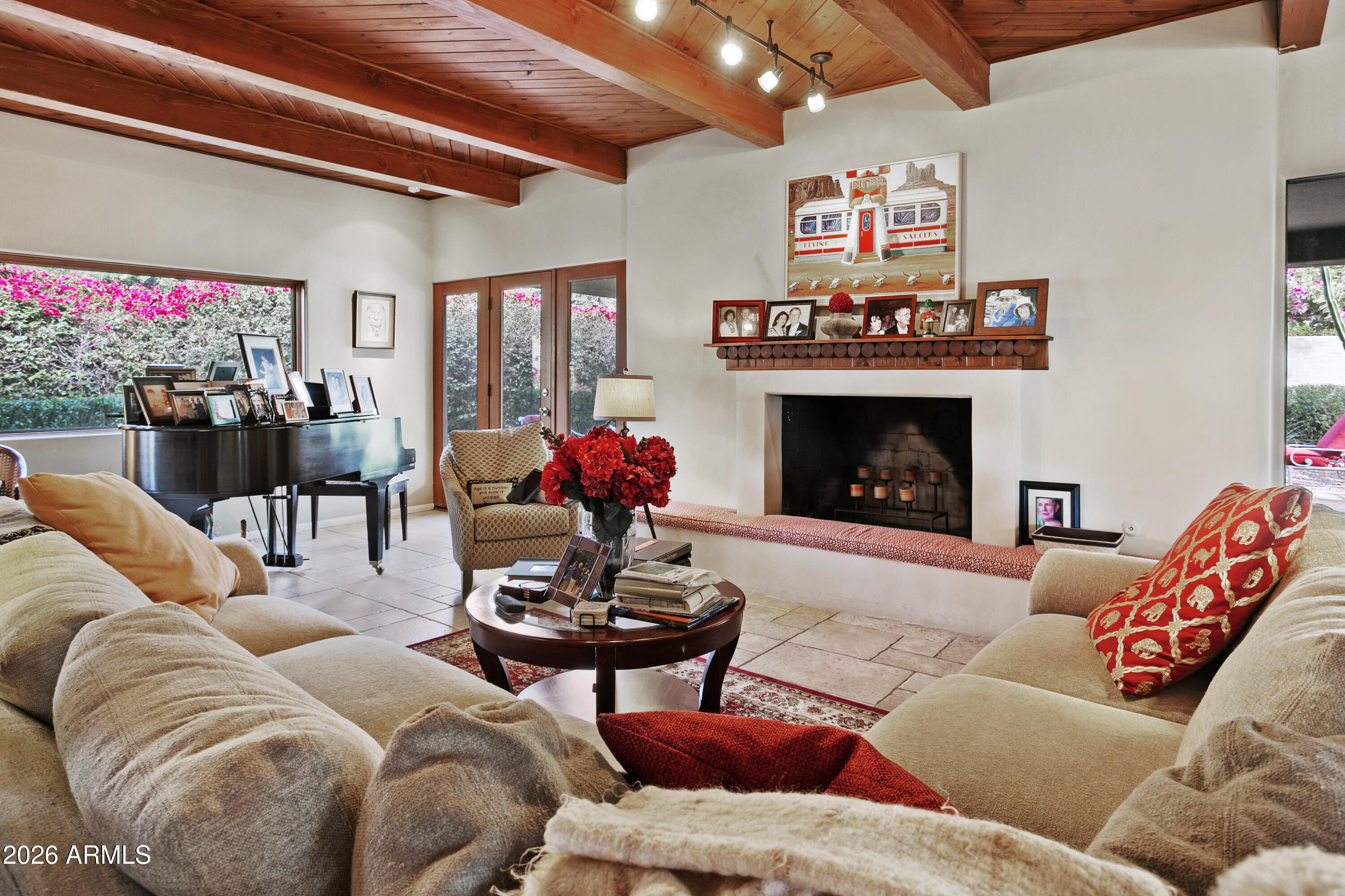 5434 E LINCOLN Drive E 1