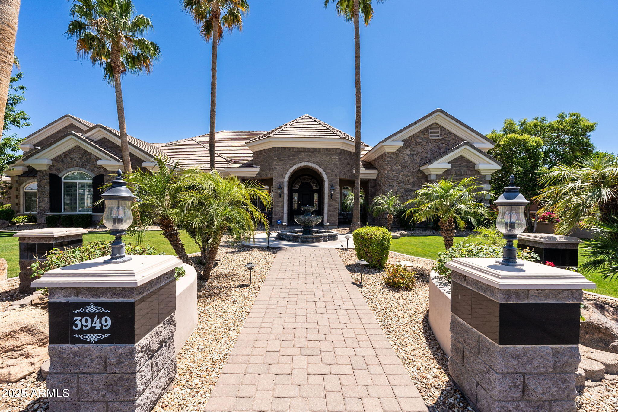3949 E NORCROFT Circle