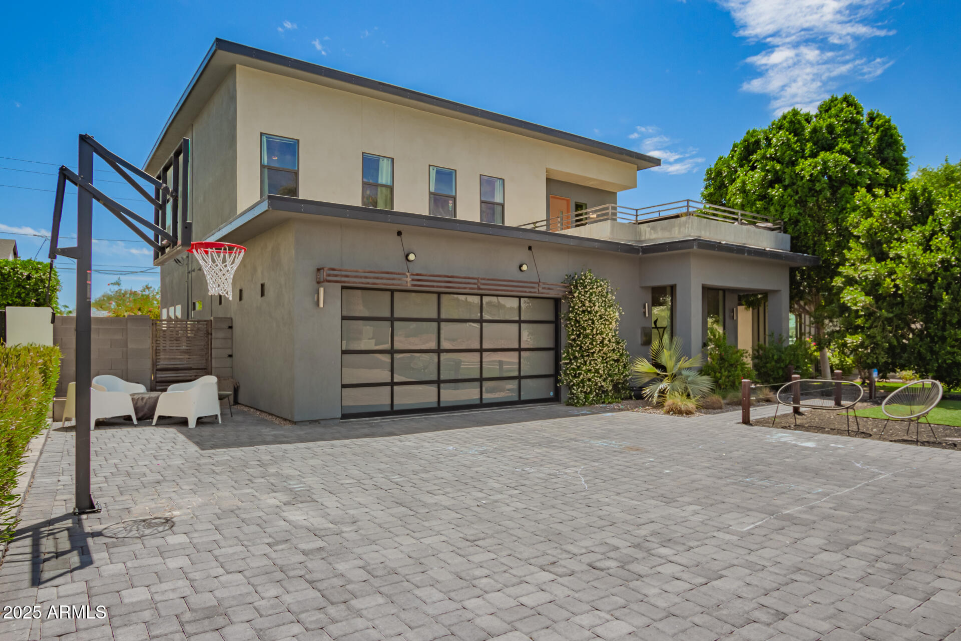 4413 E MONTECITO Avenue