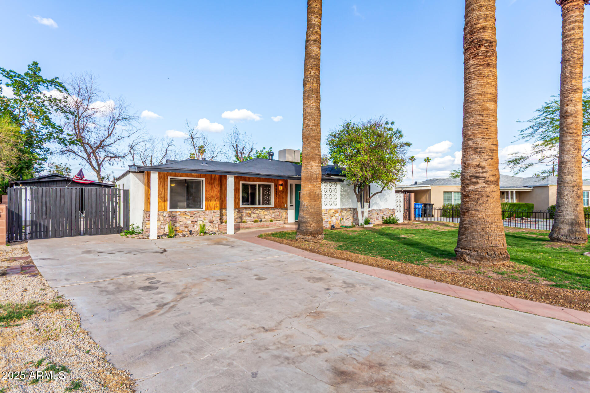 4333 N 15TH Drive