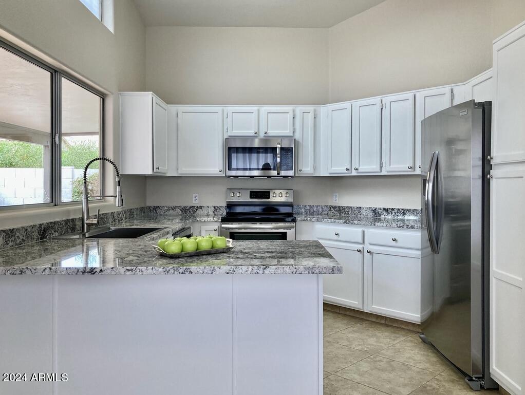 Phoenix, Arizona 85032, United States, 3 Bedrooms Bedrooms, ,2 BathroomsBathrooms,Residential,Pending,39948