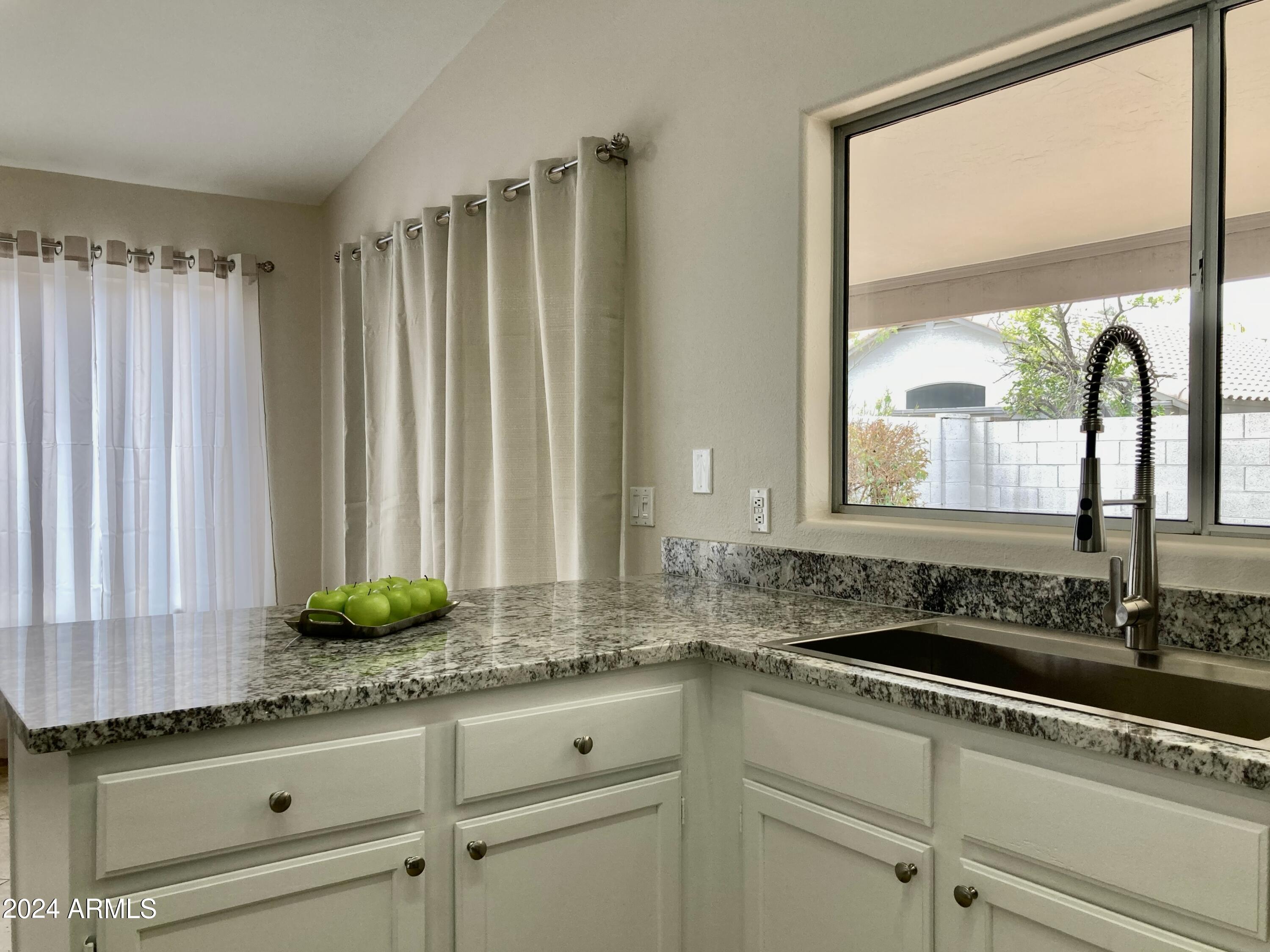 Phoenix, Arizona 85032, United States, 3 Bedrooms Bedrooms, ,2 BathroomsBathrooms,Residential,Pending,39948