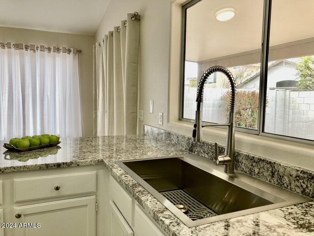 Phoenix, Arizona 85032, United States, 3 Bedrooms Bedrooms, ,2 BathroomsBathrooms,Residential,Pending,39948