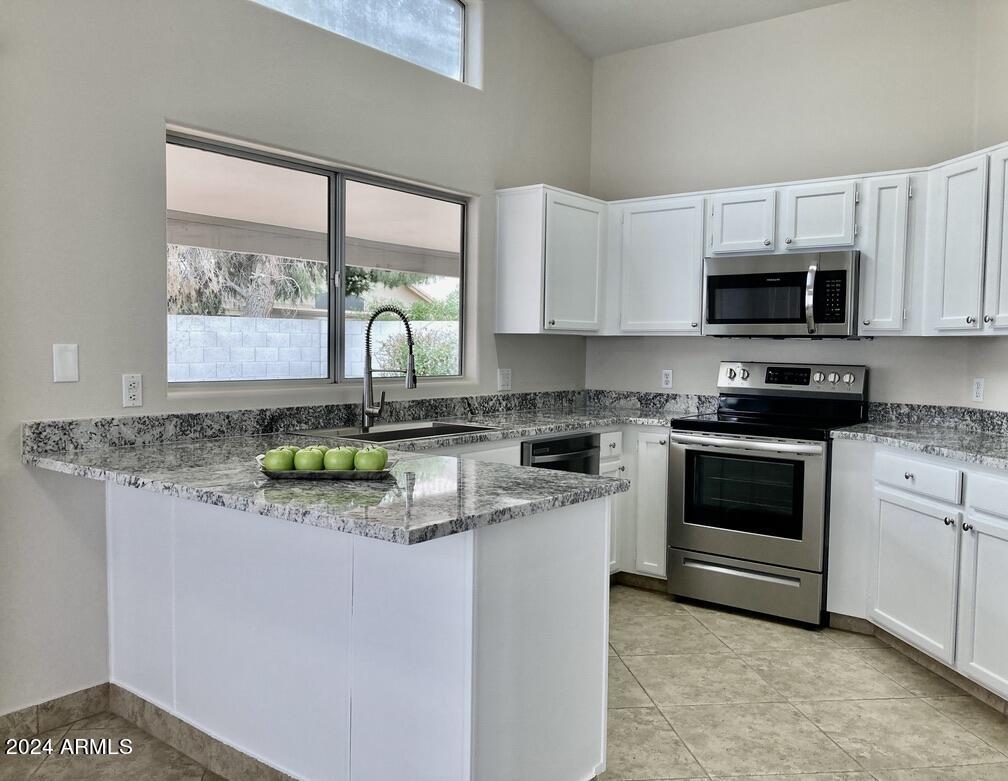 Phoenix, Arizona 85032, United States, 3 Bedrooms Bedrooms, ,2 BathroomsBathrooms,Residential,Pending,39948