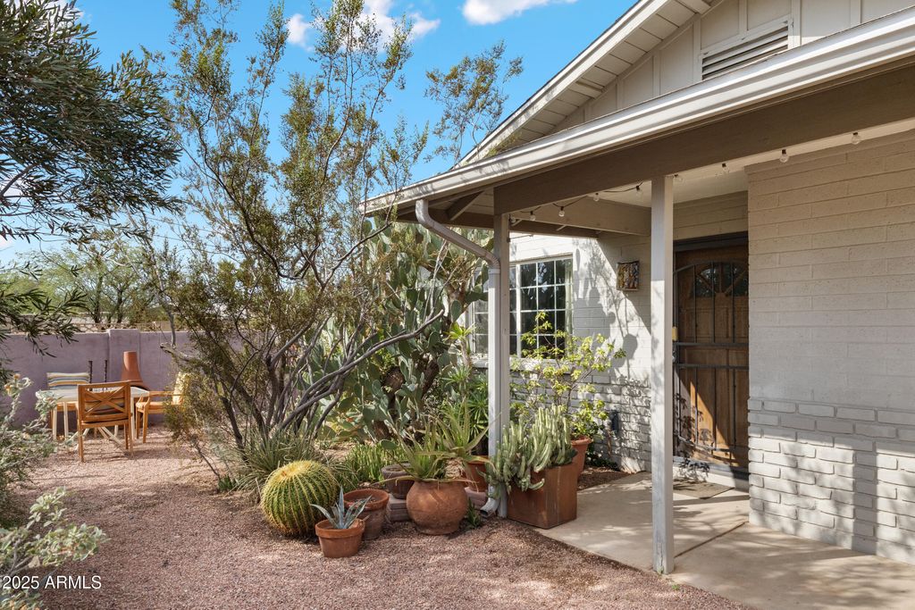 Photo of 2618 S Country Club Way, Tempe, AZ 85282 (MLS # 6922444)