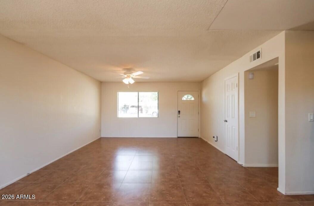 955 S Pioneer --