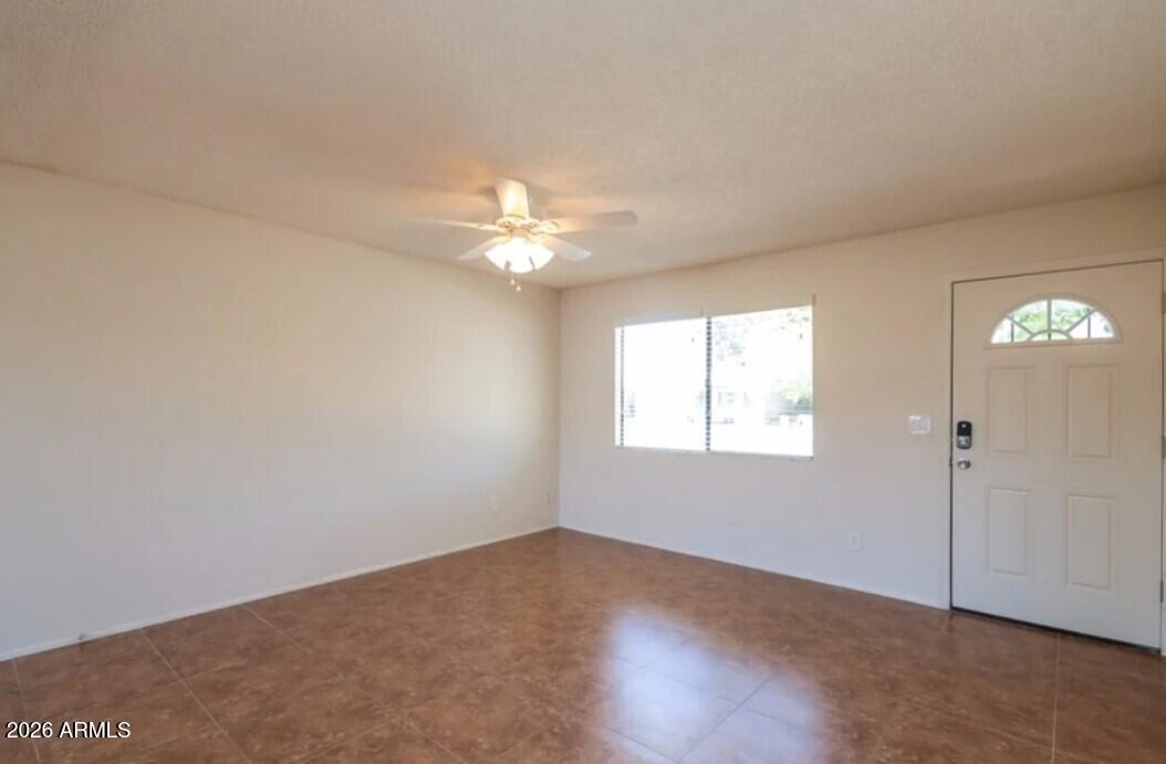 955 S Pioneer --