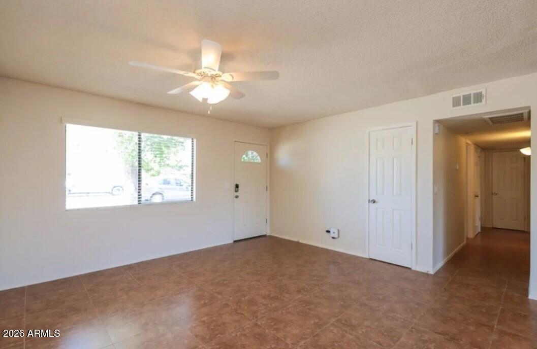 955 S Pioneer --