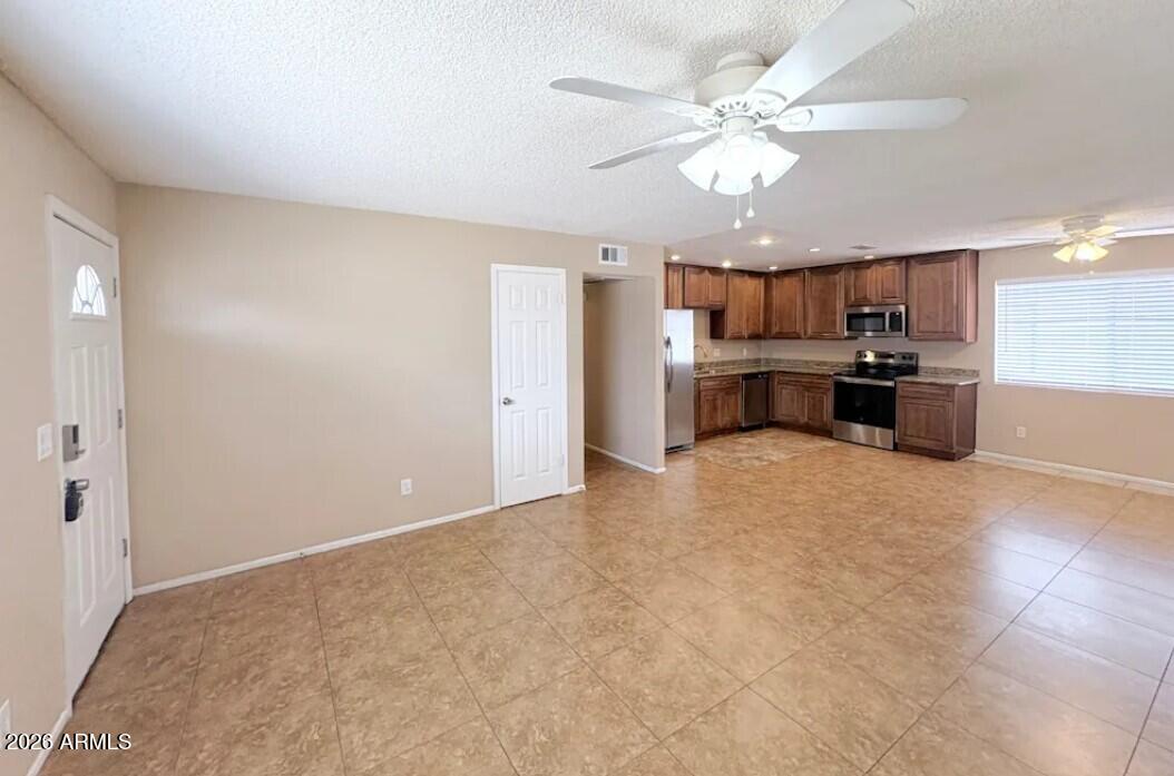 955 S Pioneer --