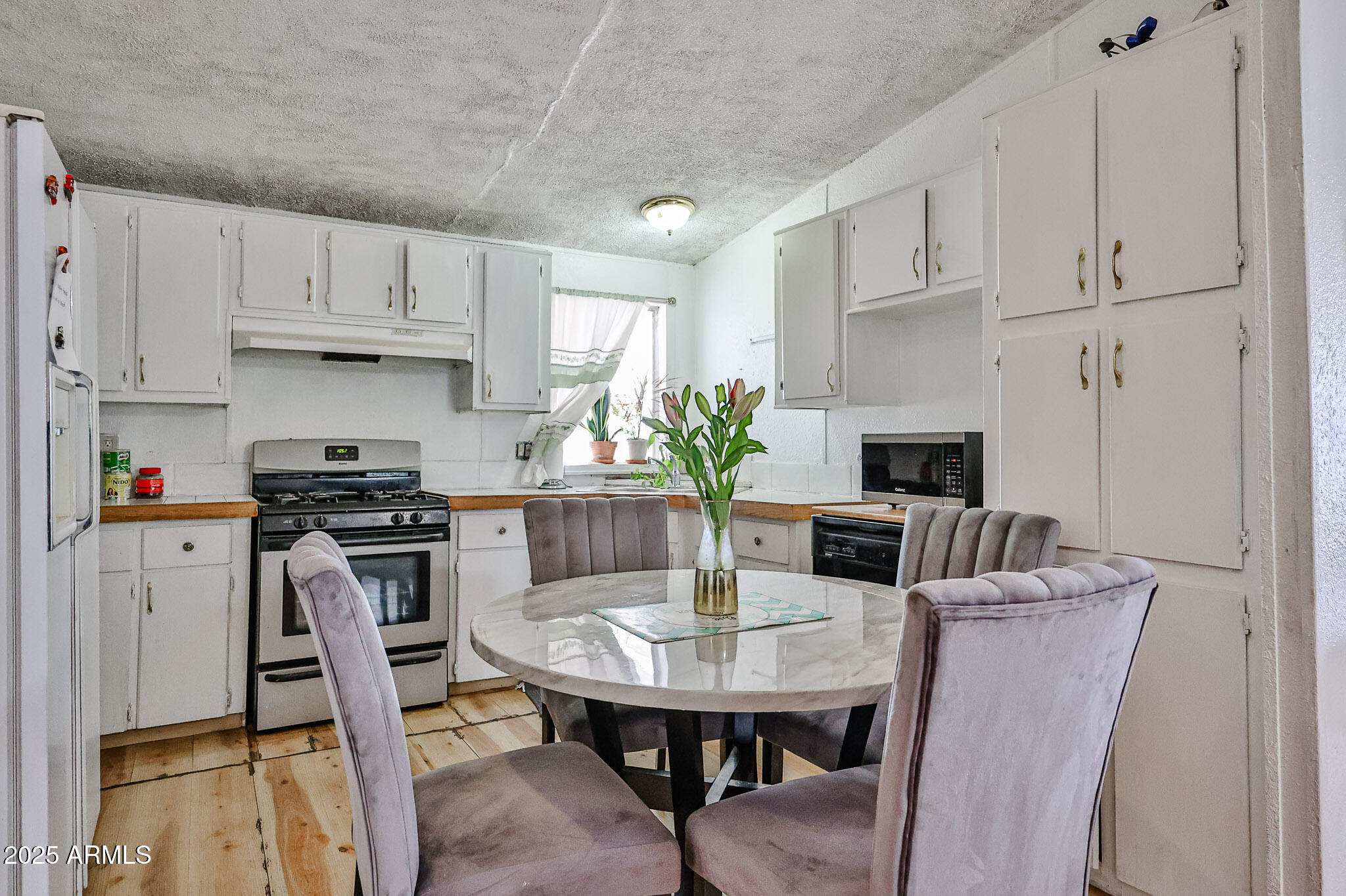 7302 W Peoria Avenue 74