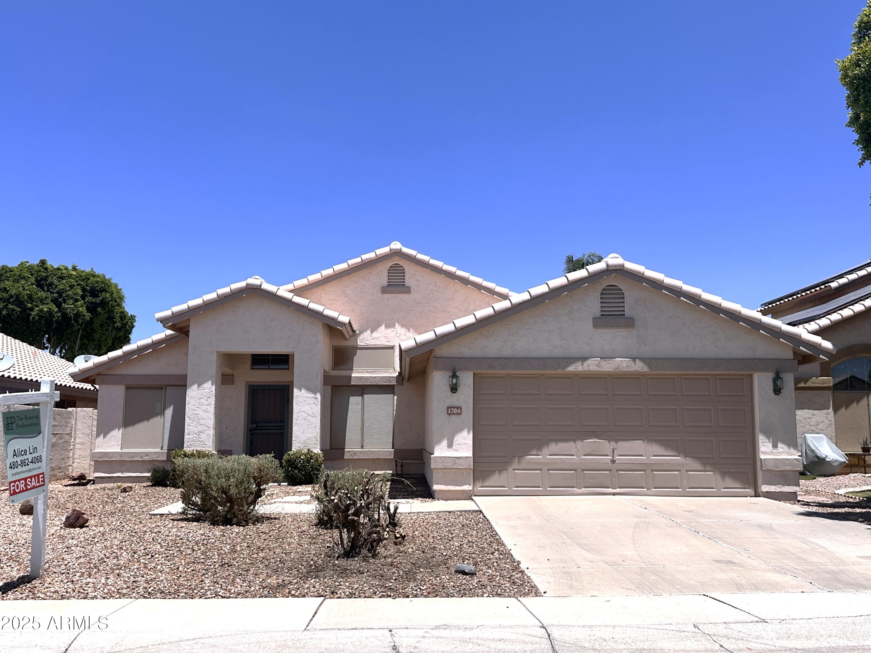 1704 E REDFIELD Road