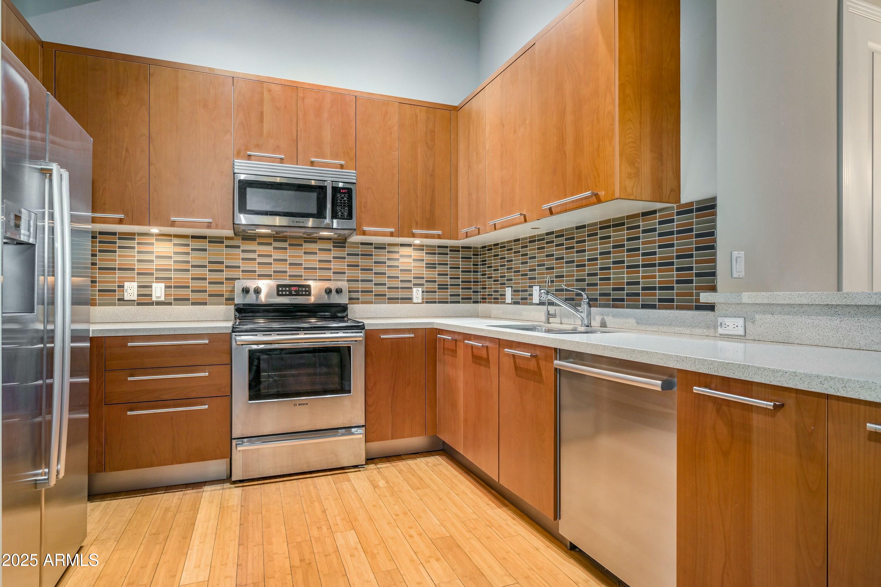 1 E LEXINGTON Avenue 1211