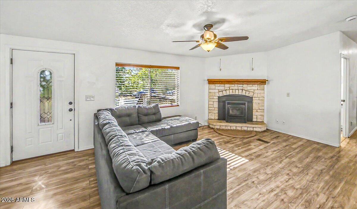 2960 N KINGS Highway W