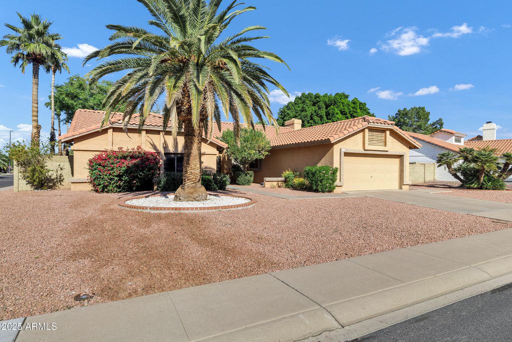 Photo of 702 E Avenida Sierra Madre, Gilbert, AZ 85296 (MLS # 6957910)