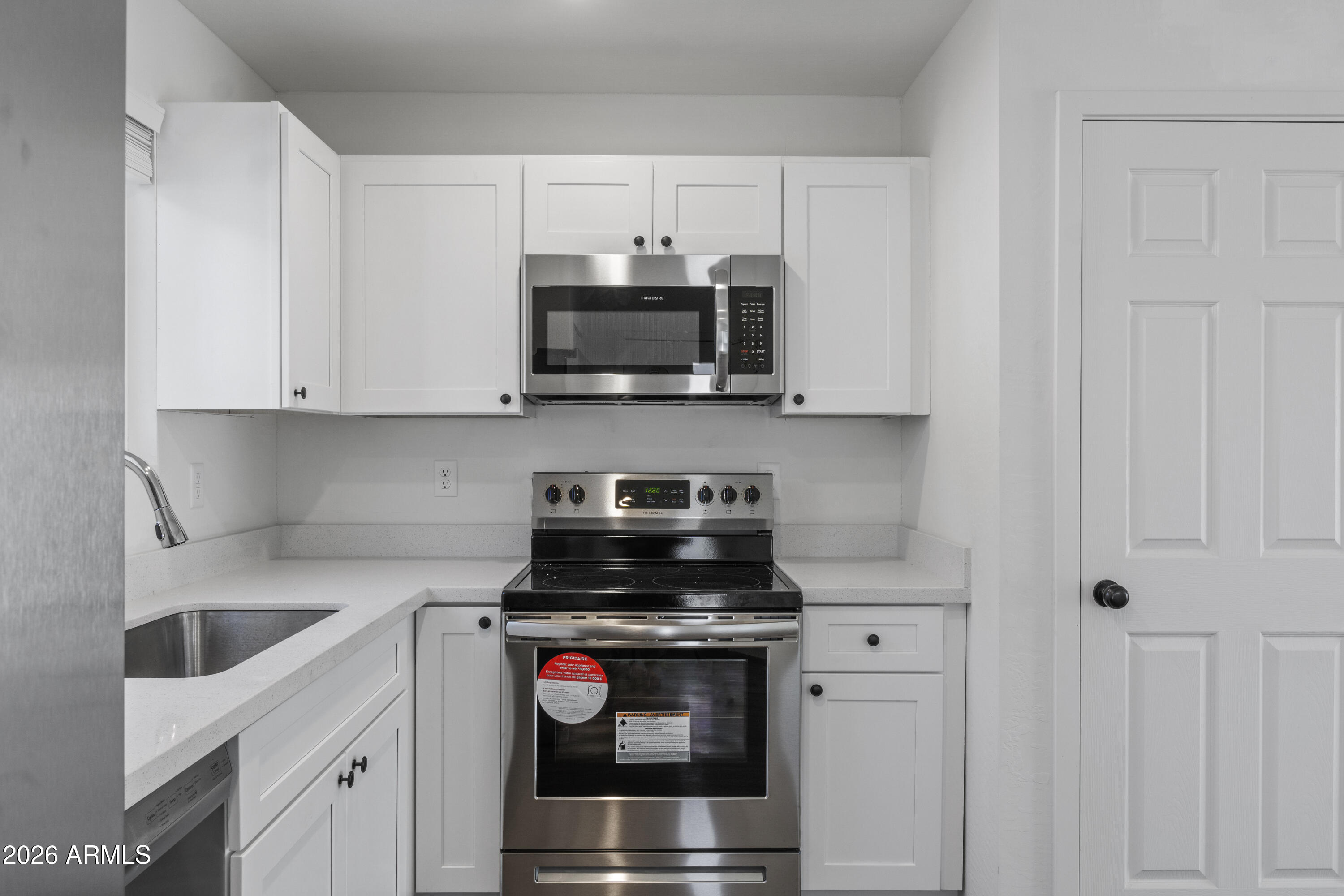 1106 E PAPAGO Street