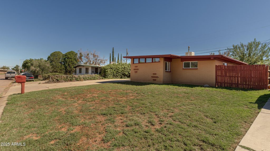 Photo of 132 W Berridge Drive, Sierra Vista, AZ 85635 (MLS # 6935974)